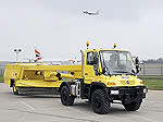 Лондонский аэропорт Гэтвик укомплектовал свой автопарк для зимних работ автомобилями ''Мерседес-Бенц Унимог''