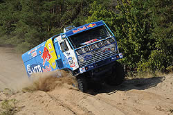 Три экипажа команды ''КАМАЗ-мастер'' заняли подиум победителей гонки в классе грузовых автомобилей