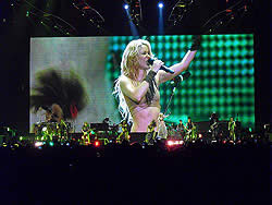 SEAT спонсирует европейский тур Шакиры (Shakira)